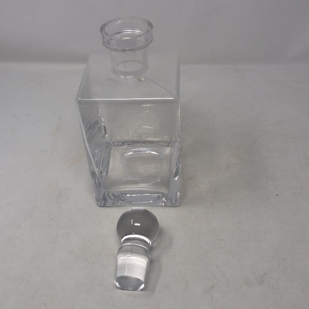 Glass Squared Body and Rounded Topper Decanter - Picture 6 of 6